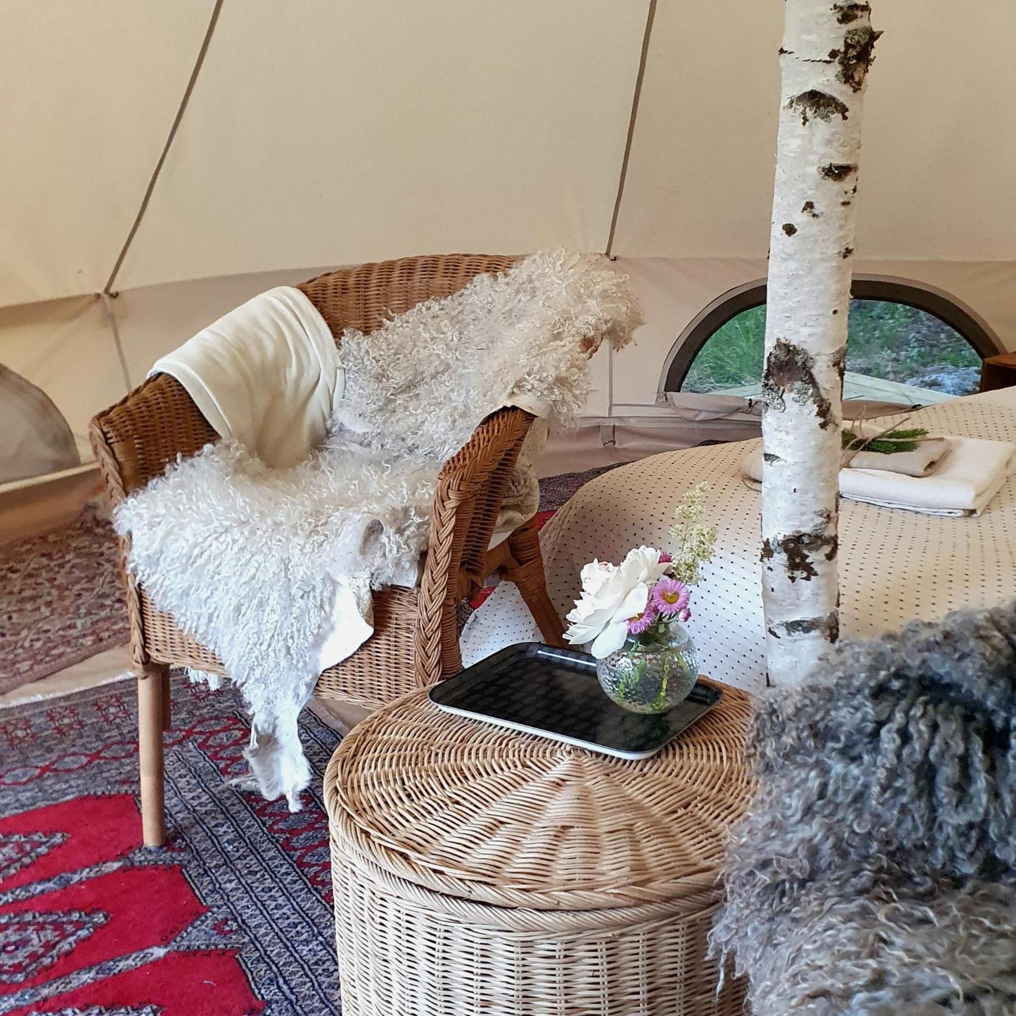 Skalbo Gardsglamping Hotell Järvsö Exteriör bild